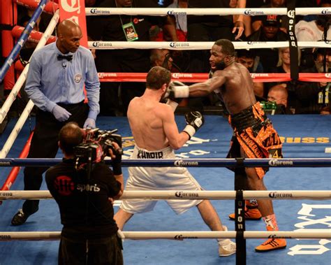 who won the broner fight.